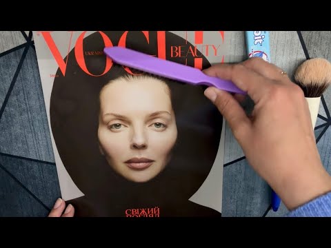 Asmr💖Magazine Flip Trough (whisper + gum chewing)|Асмр українською✨гортаю журнал VOGUE (шепіт+жуйка)