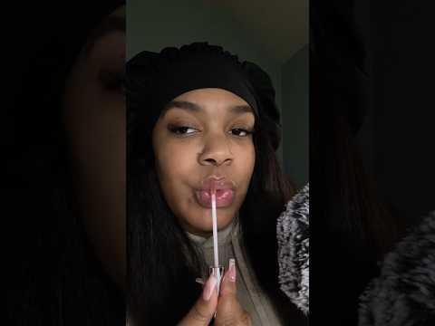 lip gloss application 💋 #shortscreator #shorts #asmr #subscribe #asmrsounds #relax #lipgloss