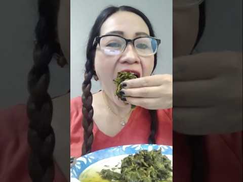 SPINACH MUKBANG #everyone #mukbang #shortsfeed #mukbang #bigmouth #crazylady #eating