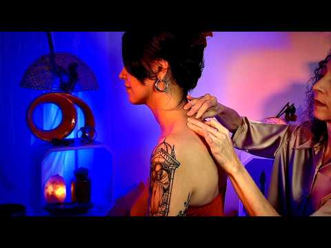 ASMR su Persona Reale ✨ Pulizia Energetica , Massaggio Rilassante Schiena, Collo e Spalle (dal vivo)