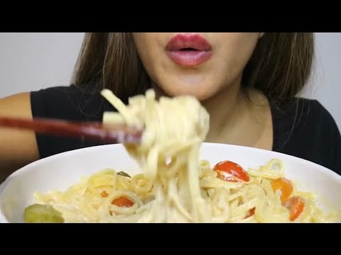 ASMR CREAMY FETTUCINI ALFREDO PASTA/PICKLED CUCUMBER no talking CREMA ASMR #asmr #pasta #creamy