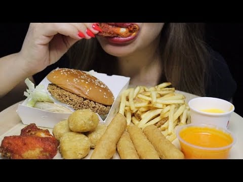 ASMR JUNKFOOD BUFFALO WINGS CHILI CHEESE MOZZARELLA STICKS BURGER FRIES MUKBANG #asmr #mukbang #junk