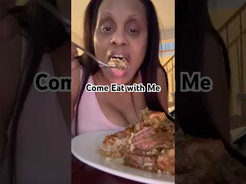Mukbang, eating slow cooker pot roast #mukbang #eating #dinnerwithme #momof5