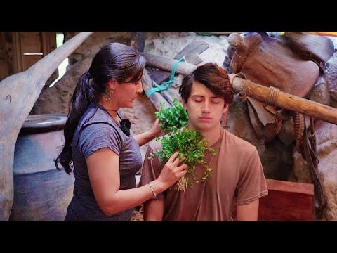ASMR massage & limpia (energy cleansing) with Doña Esperanza for relaxation & sleep 💆🏻‍♂️