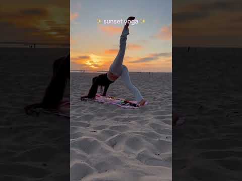 Beach yoga 🧘🏻‍♀️