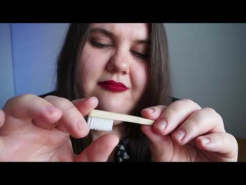 ASMR: Running my fingers along the bristles of a toothbrush | Clear trigger sounds