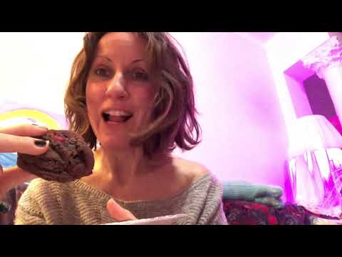 ASMR eating chocolate cookie  francais Canada