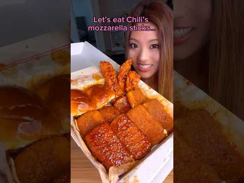 Let’s eat Chili’s mozzarella sticks… #food #cheese #mukbang