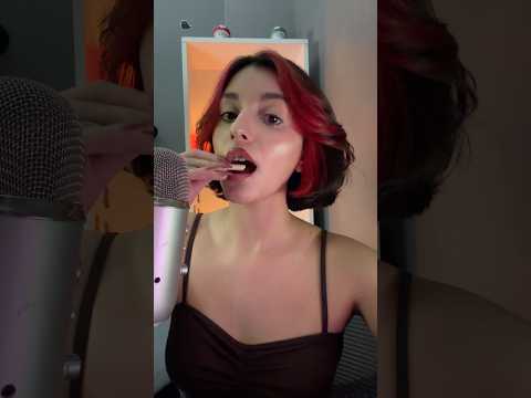 chewing gum ASMR #asmr #mouthwhisper #türkçeasmr #visualtingle #eating #food #eatingsounds
