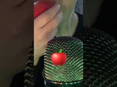 ASMR - Eating an Apple 🍎😋 #asmr #eatingsounds #mukbang #eatingasmr