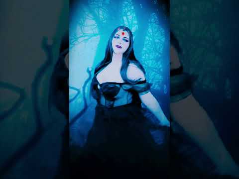 #gothicgirl #succubus #dracula #hypnotic #halloween #hypnogirl #hypnoticwoman #vampire #haunting