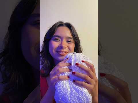 seu novo ASMR favorito: touca com bolinhas