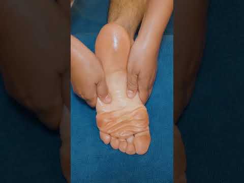 ASMR: Massaggio Rilassante con CONCHIGLIE Calde! #shorts
