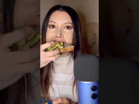 ASMR Comiendo Pan con 🥑 #mukbang