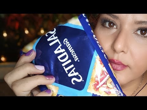 ASMR Comiendo galletas saladas mientras te cuento algo 🤭