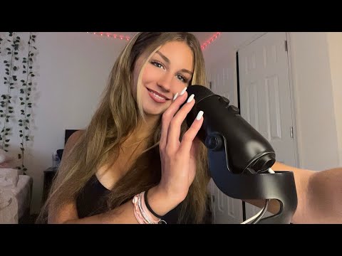 ASMR// CLOSE UP CLICKY WHISPERS AND MOUTH SOUNDS (RELAXING)