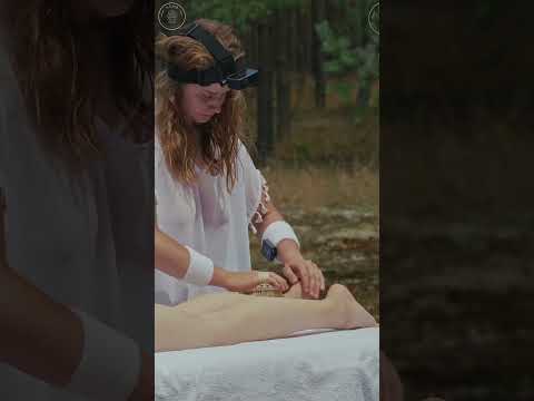 🍂🦵 Sanfte Auszeit im Freien | ASMR Entspannende Beinmassage mit Bürste – Dominica 🌿✨