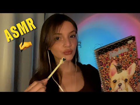 ASMR ROLEPLAY: ARTISTA DESENHANDO VOCÊ ✍️🫵 (Drawing you)