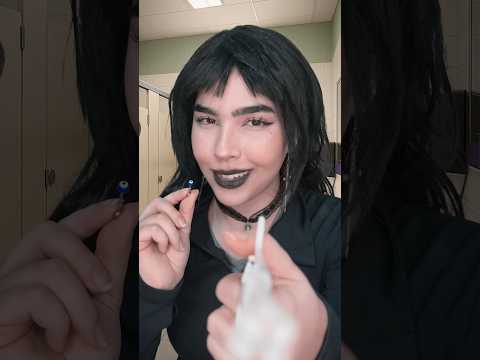 a gótica colocou um piercing na nerd ☠️ #asmr #shorts