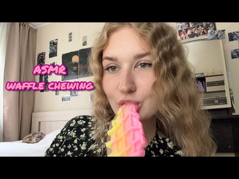 асмр жевание вафли| звуки рта| asmr waffle chewing mouth sounds 