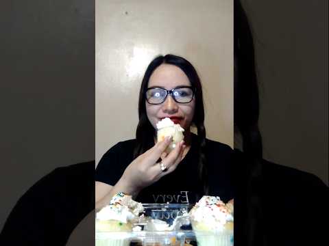 ONE TIME BITE VANILLA CAKE#viral #food #shortsfeed #eatingshow #everyone #eating #asmr