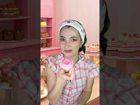 Comi Papinha de Morango e Minha Voz Virou de Bebê! #asmr #satisfying