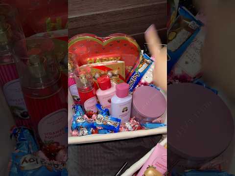 Making a valentine gift basket for my mom #asmr #tingles #relax #valentine