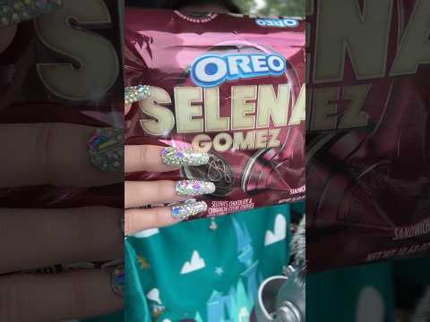 Trying the Selena Gomez Oreos ASMR🍫  #asmreating #asmrfood #bestlifebybrooke #mukbang #eatingasmr