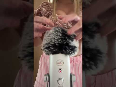 ASMR Fluffy Mic Scratching 💗