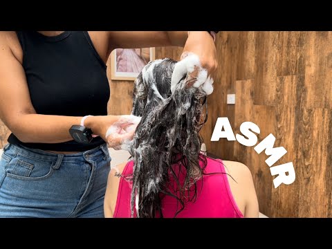 ASMR APLICADO - LAVANDO E MASSAGEANDO OS CABELOS