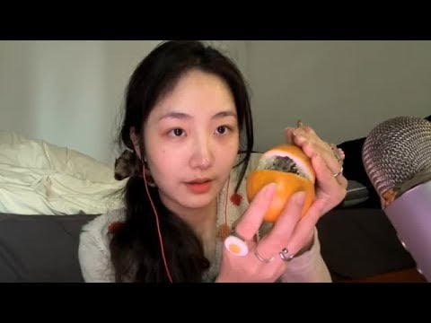 Honeycomb spoon eating passion fruit asmr #voice control #asmr #asmr sleep aid video #chewing sound