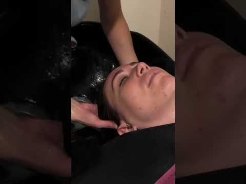 Increíble masaje de cabeza durante lavado de cabello #asmr #massage #shorts