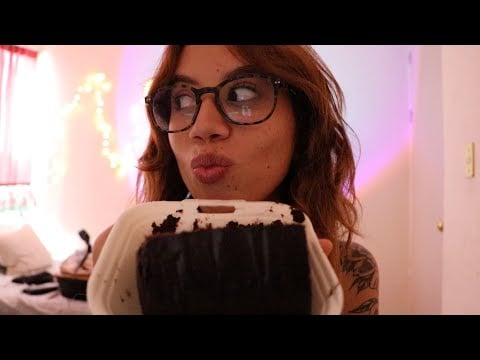 ASMR comiendo PASTEL 🍰 por los 6K! 🍾