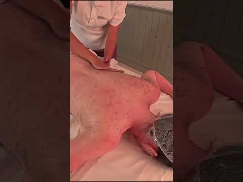 Exfoliación de espalda✨ #relaxing #tratamientocorporal #bodytreatment #short