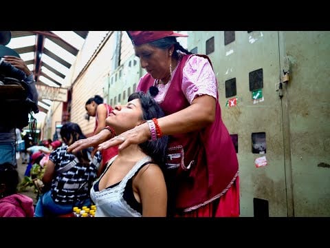 ASMR street massage and energy cleansing by Doña Rosa (limpia, التطور الروحي, 音フェチ)