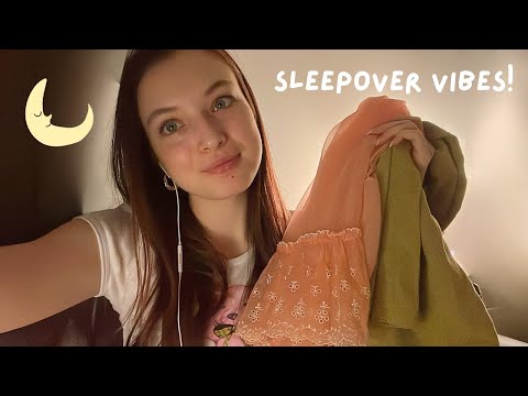 ASMR cosy thrift haul before bed (whisper)🌻📚👗