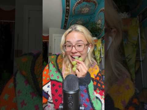 ASMR eating grapes #asmr #asmrsounds #youtubeshorts #shortvideo
