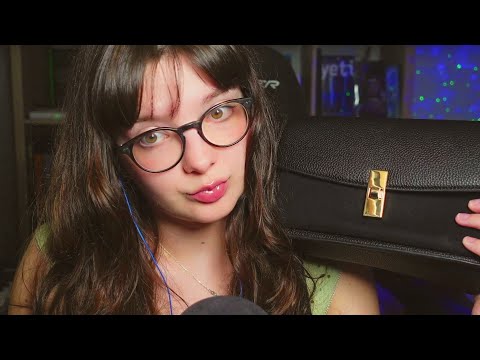 ASMR - QUÉ LLEVO EN MI BOLSO 2024