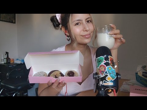 ASMR 🍪 Comiendo galletas (Eating crumbl cookies)