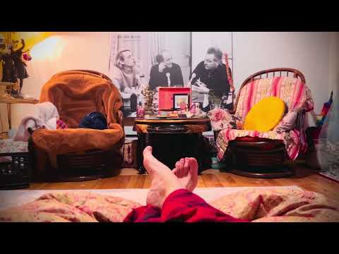 ASMR bare feet reading relaxing