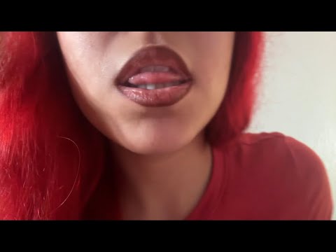 ASMR ramble in Spanish & mouthsounds 