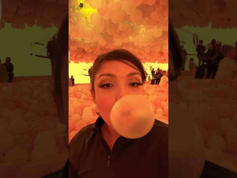 BUBBLE ASMR | blowing a bubble popping sounds BALLOON MUSEUM #asmr #bubblegum