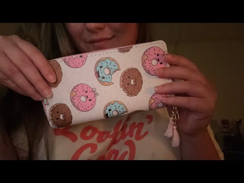 🍩DONUT CLUTCH ASMR [stuttering, gripping, tapping/scratching, zipper sounds, anticipatory]