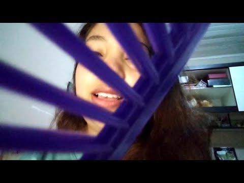 ASMR Desembaraçando e cuidando do teu cabelo depois de um dia de praia (escova, pente, creme, spray)