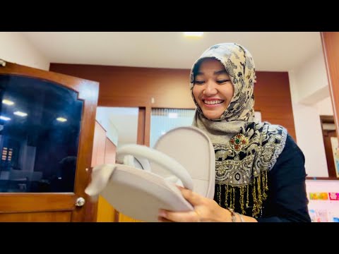 ASMR whisper - fast tapping (Sony Headphones) and random