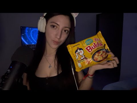 ASMR comiendo buldak y chichiando😙