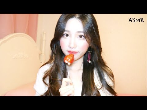 [ASMR] 딸기 먹으면서 같이 얘기해요 (나이? 몸무게?) Whispering & Strawberry Eating sound