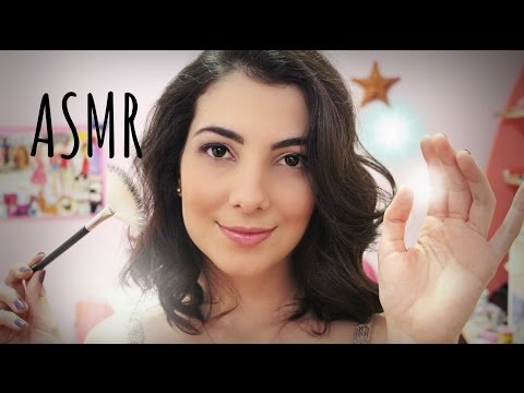 ASMR:  Sons com a boca e câmera brushing (your face)  whispering - PORTUGUÊS