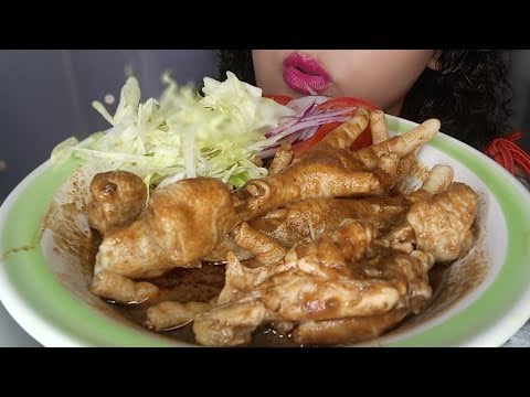 ASMR Comiendo patitas de pollo 🐔 en mole #asmr #comida #food