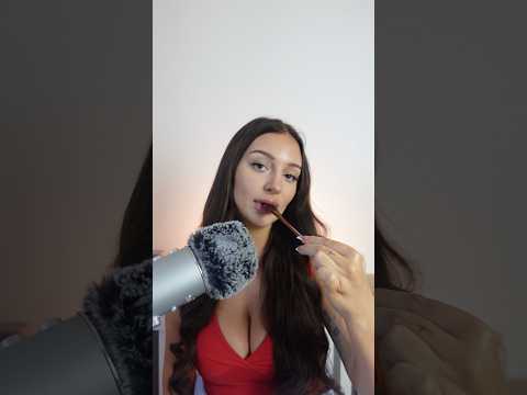 Let me make you feel relaxed ☺️ #asmr #triggersforsleep #tingles #asmrtingles